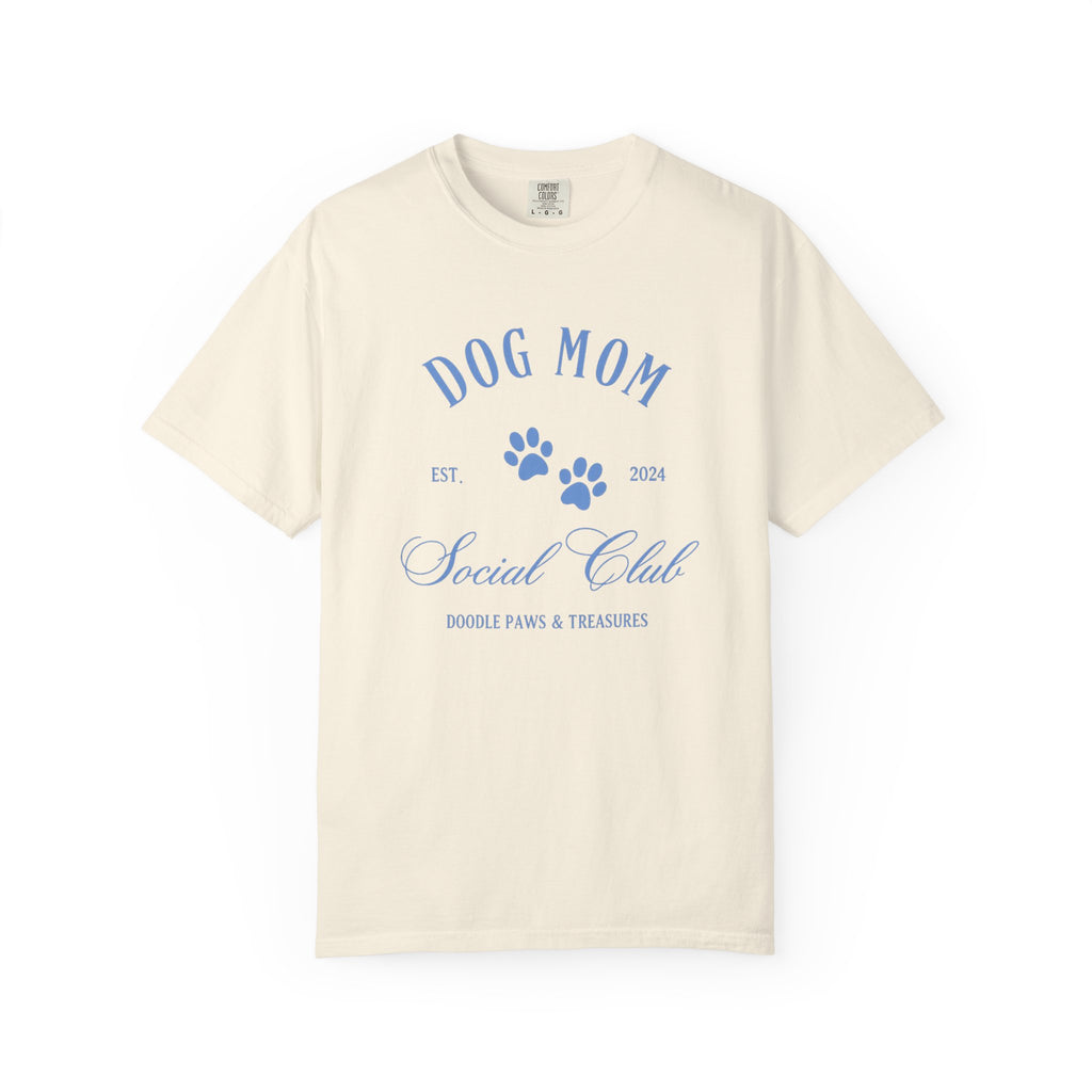 Dog Mom Social Club T-Shirt – Paw Print Graphic Tee for Dog Lovers