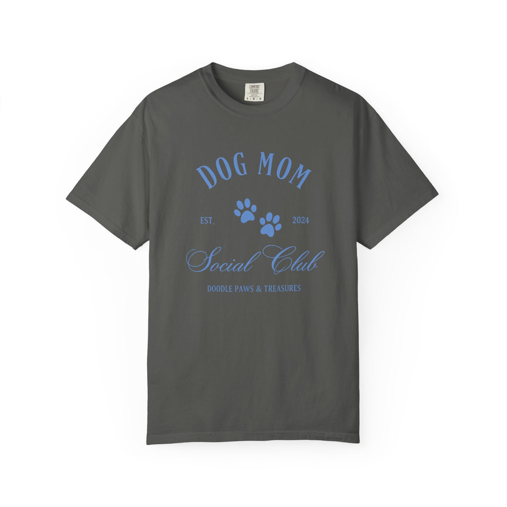 Dog Mom Social Club T-Shirt – Paw Print Graphic Tee for Dog Lovers