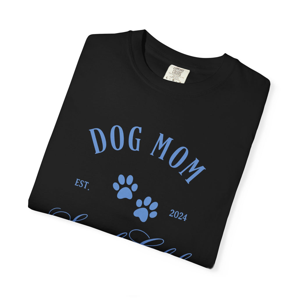 Dog Mom Social Club T-Shirt – Paw Print Graphic Tee for Dog Lovers