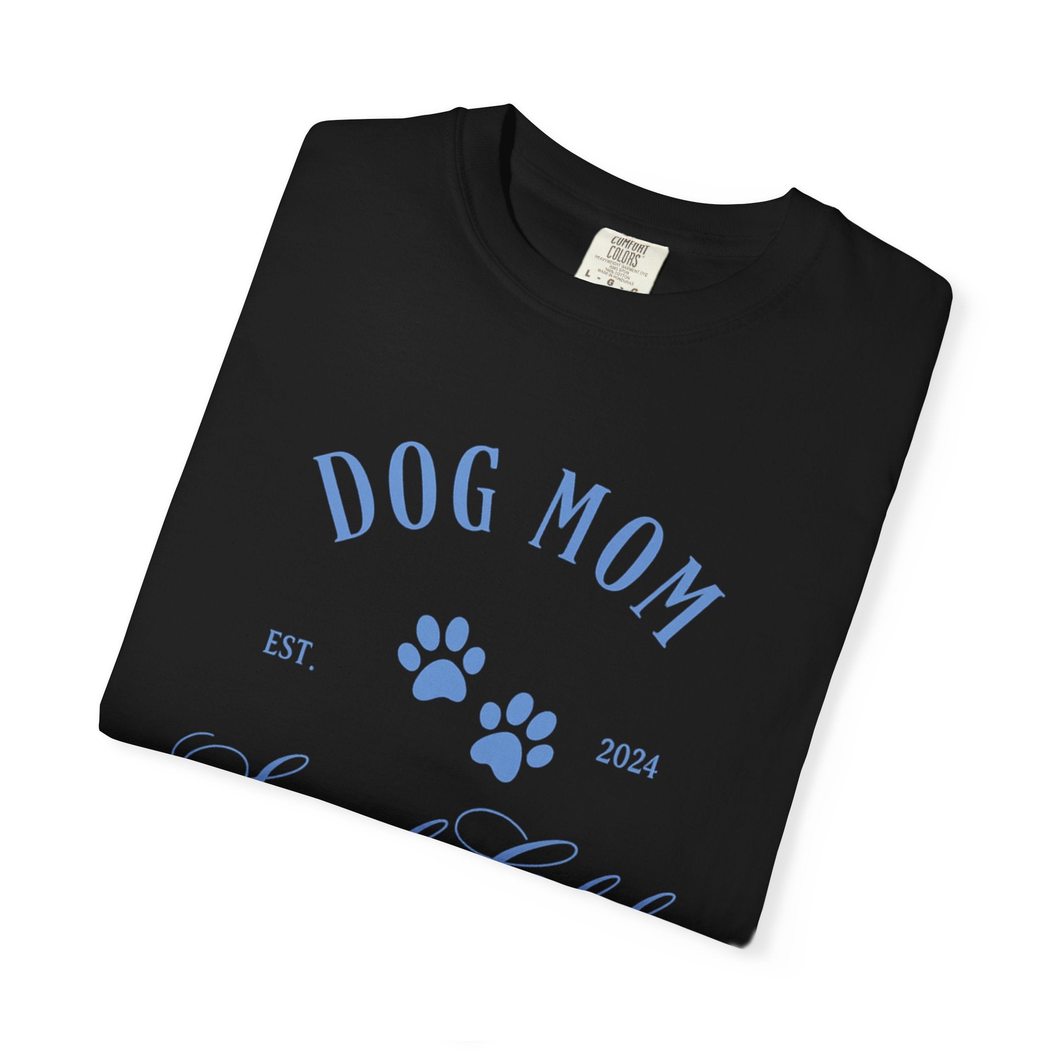 Dog Mom Social Club T-Shirt – Paw Print Graphic Tee for Dog Lovers